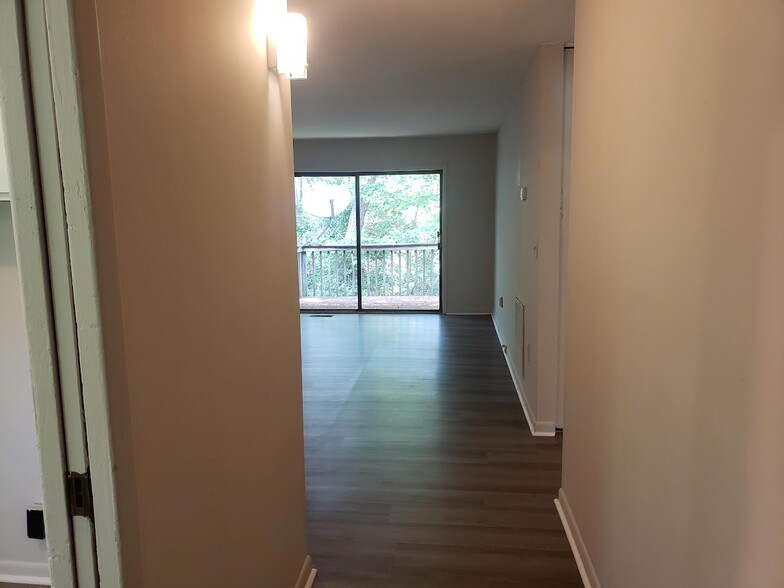Building Photo - 203 Luther Dr