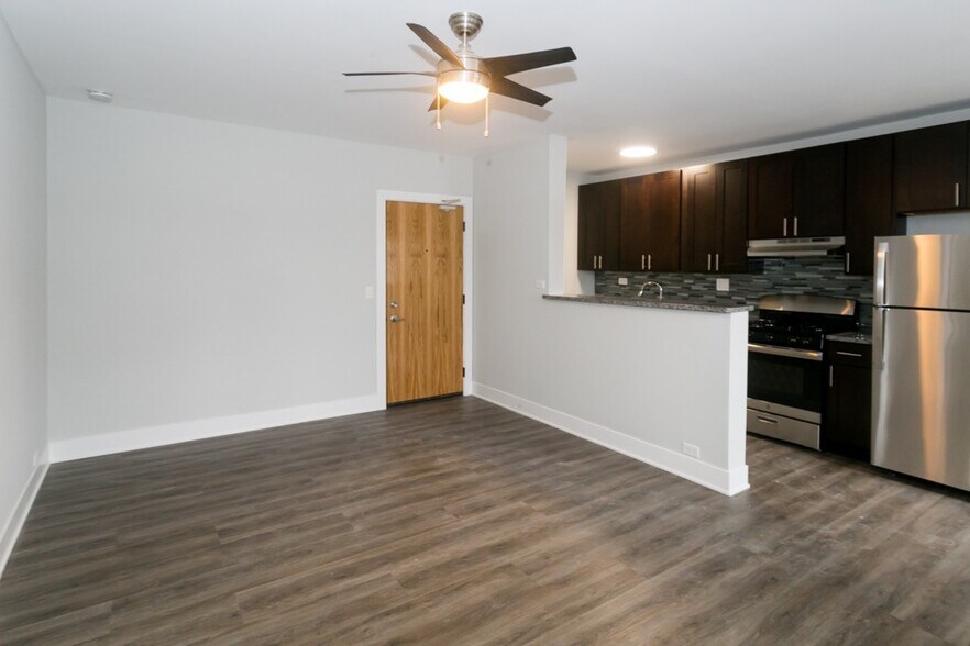 Building Photo - 733 Judson Ave