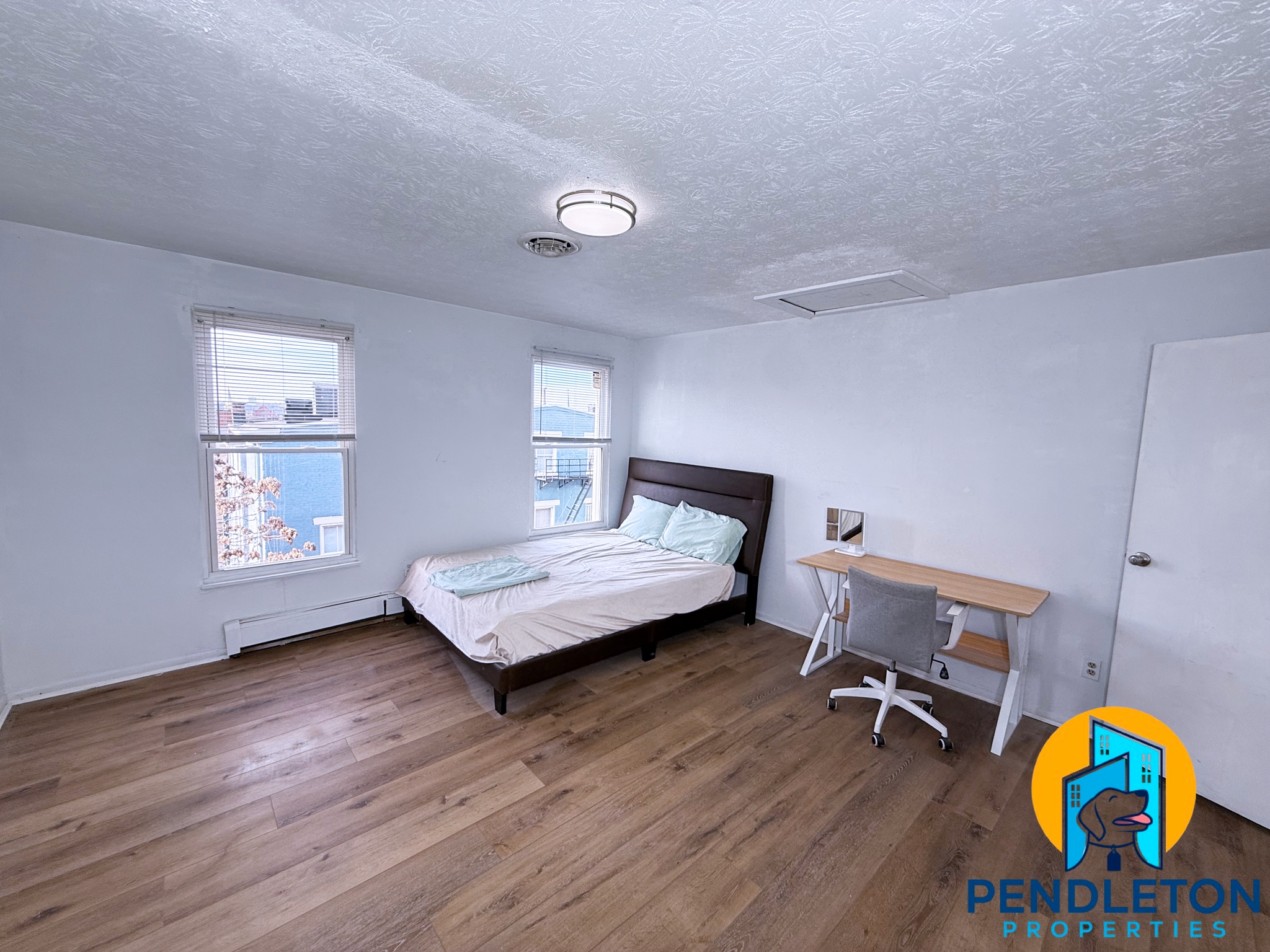 Building Photo - 525 E 13th St