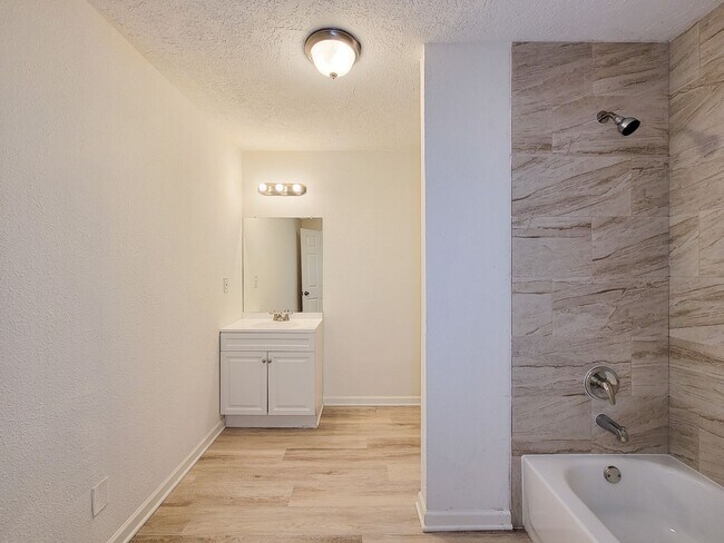 Building Photo - BEAUTIFUL REMODELED 3 BEDROOM 2 BATH WITH ...