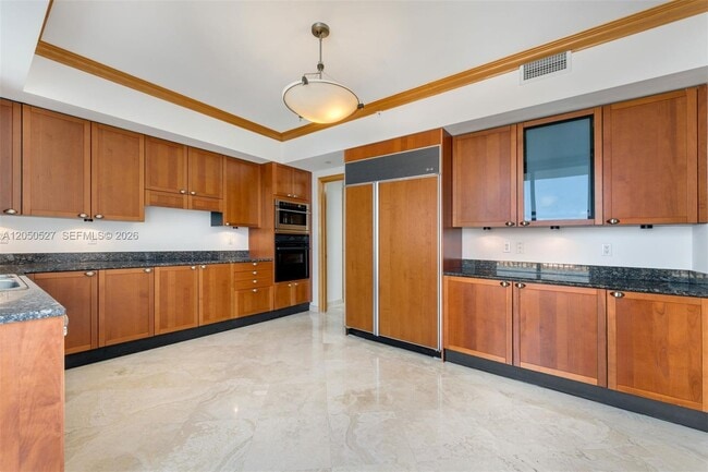 Building Photo - 785 Crandon Blvd