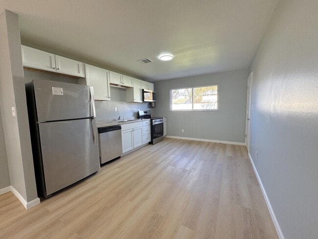 Building Photo - 5200 Mapleridge Dr