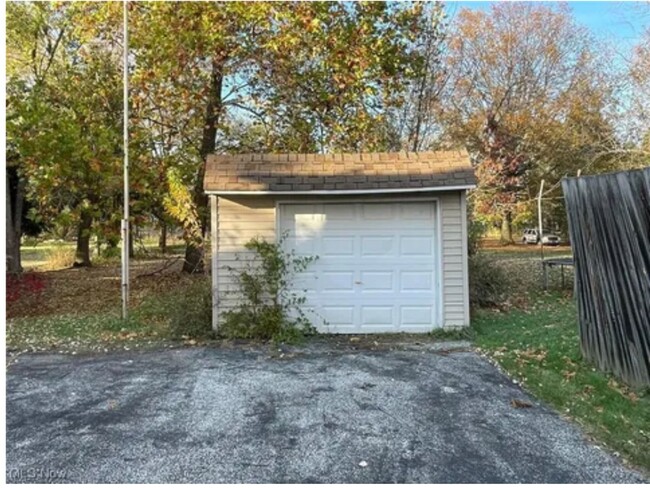 Building Photo - GARFIELD HTS 4 BEDROOM 1 BATH