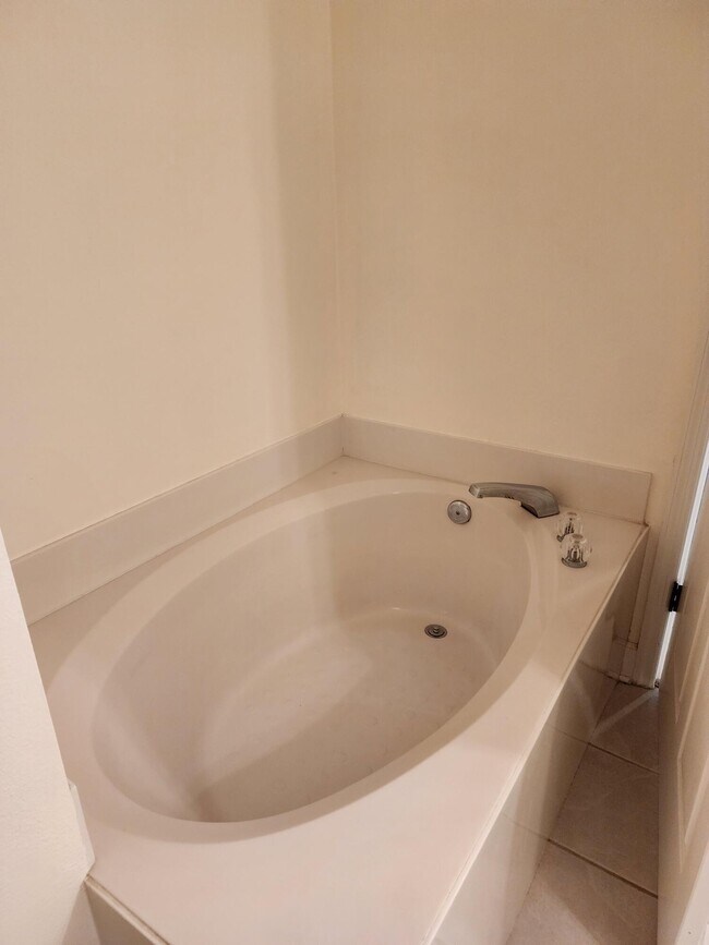 Building Photo - 170 Portside Ave