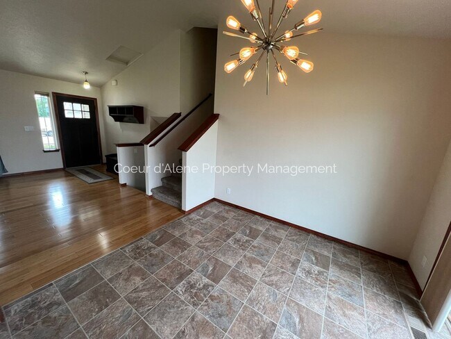 Building Photo - Well Maintained 4 bed house in The Landings