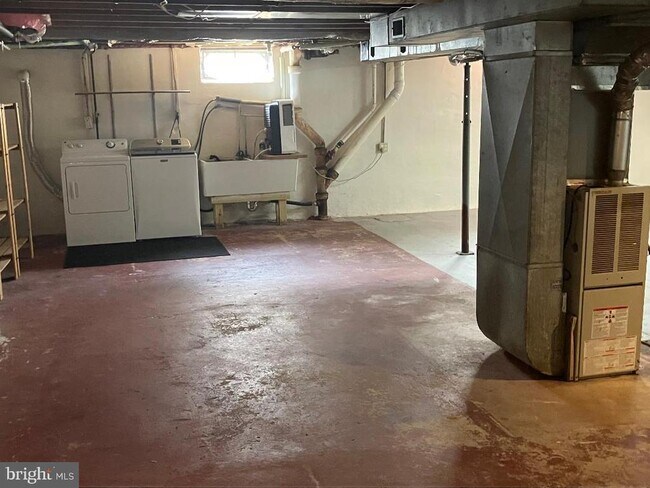 Building Photo - 118 W Lehman Ave