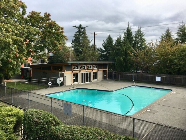 Building Photo - Beautiful Sand Point Condo with Pool & Garage Parking