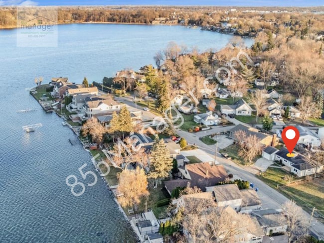 Building Photo - Must See Rental Opportunity: Explore Comfort and Convenience in Waterford, MI!