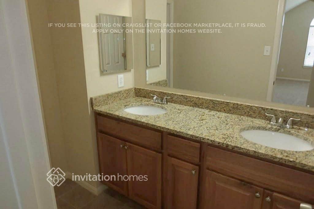 Building Photo - 3914 Liberty Square Trail