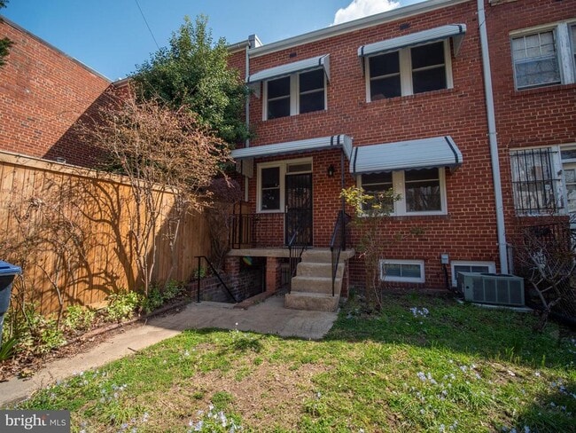 Building Photo - 4106 10th St NE