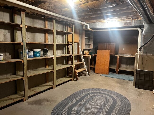 Building Photo - Rare FOUR Bedroom Single Family Home for Rent