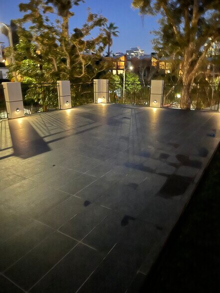Building Photo - 1307 S Beverly Glen Blvd