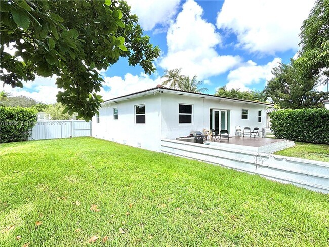 Building Photo - 13101 NW Miami Ct
