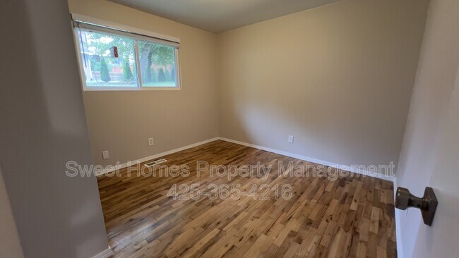 Building Photo - 5228 18th Ave SW