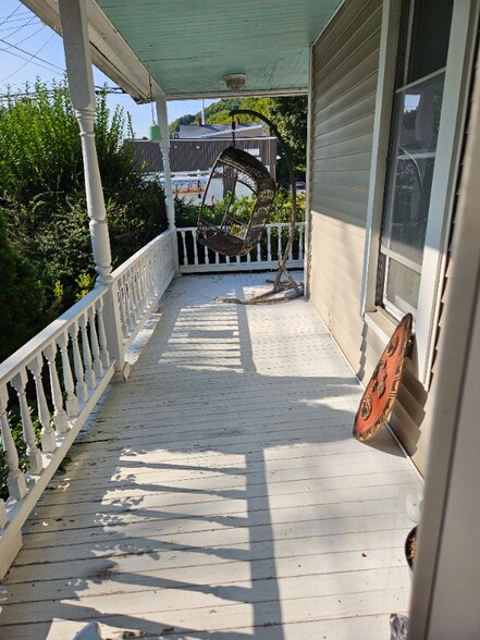 Primary Photo - 49 Fowler St