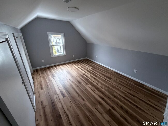 Building Photo - 228 Holly St