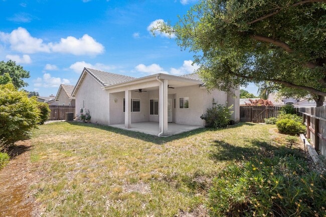 Building Photo - 10282 N Whitney Ave