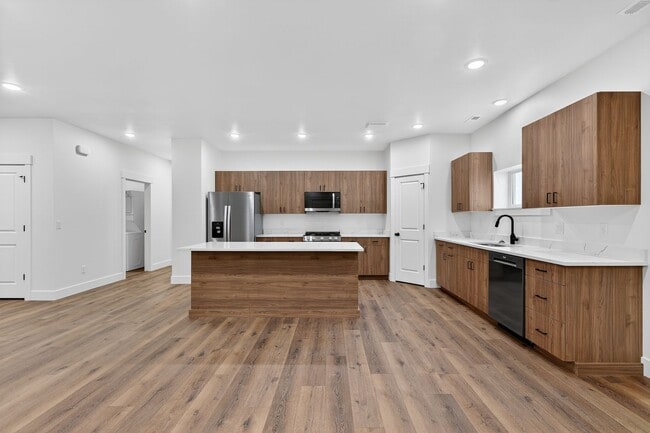 Building Photo - JR199L