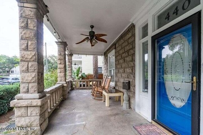 Building Photo - 440 E 6th St