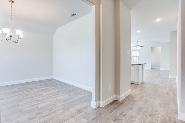 Building Photo - 3501 Montadale Ave