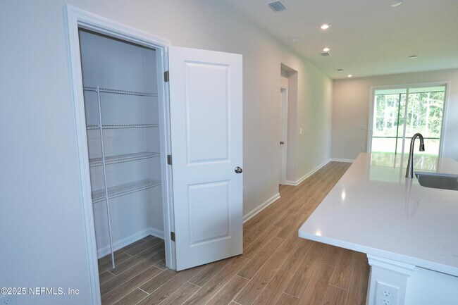 Building Photo - 308 Spruce Hl Pt