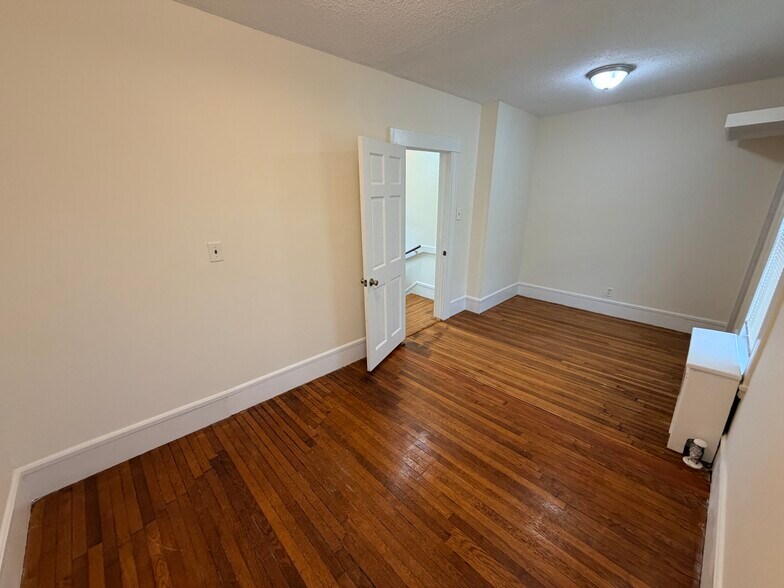 Building Photo - 543 Broadway