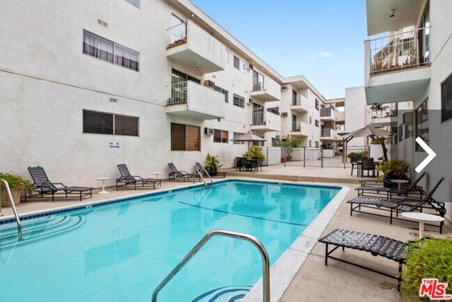 pool - 960 Larrabee St