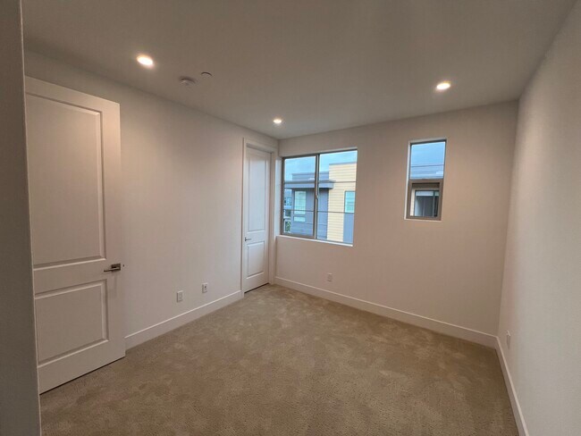 Building Photo - 15309 McCobb Dr
