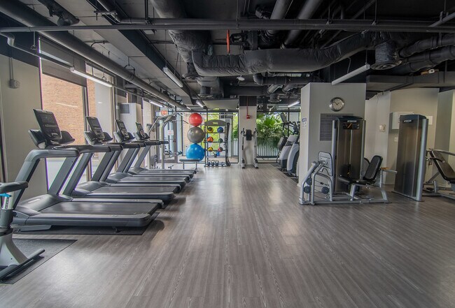 Building Photo - 2020 N Lincoln Park W