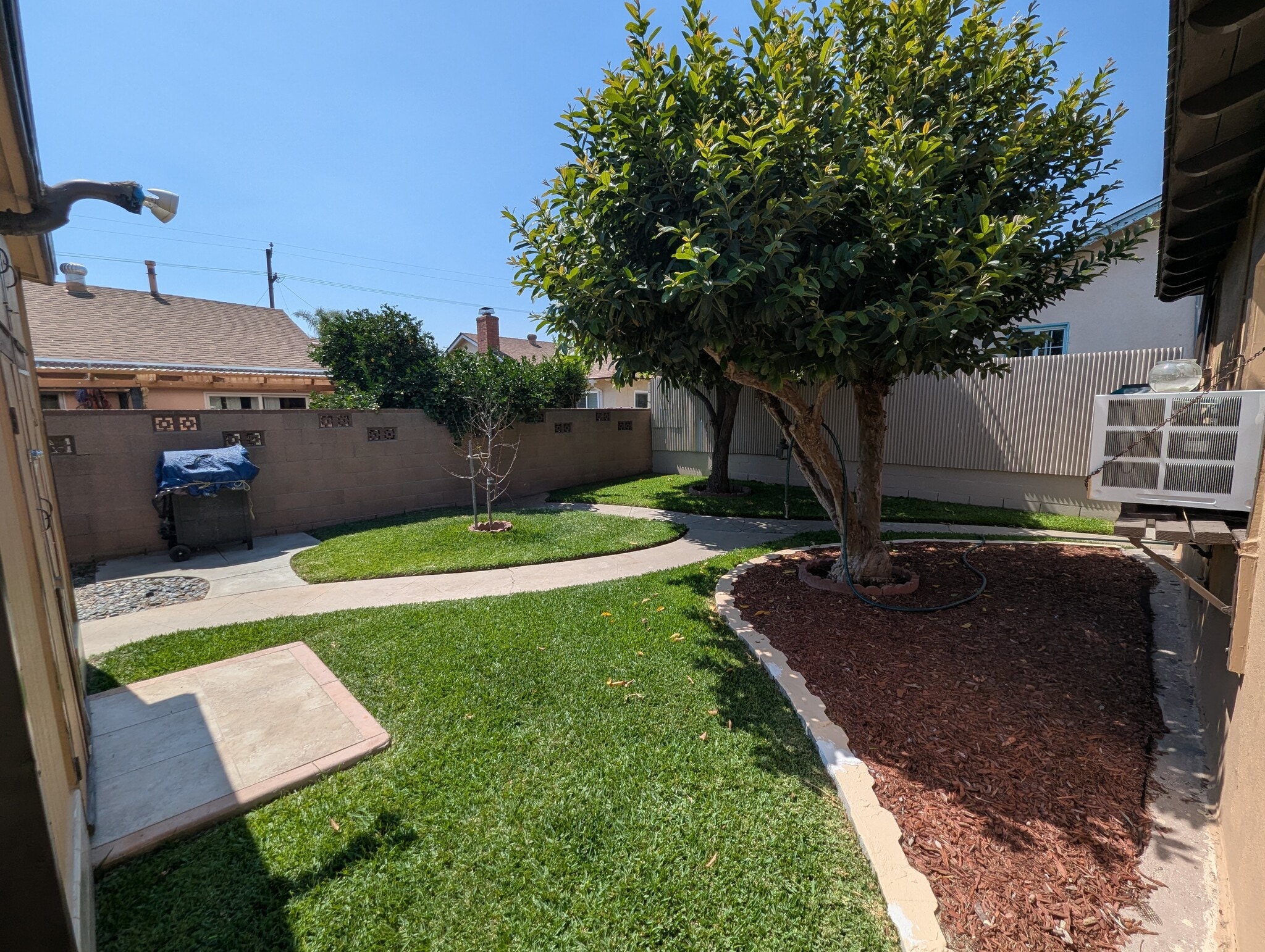 Building Photo - 4919 La Rica Ave