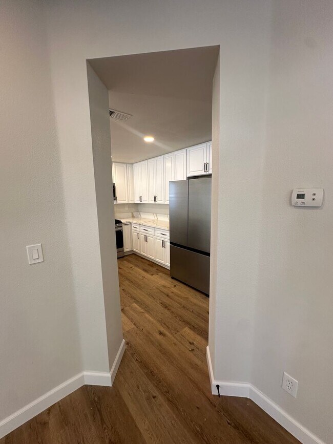 Building Photo - STUNNING DESERT SHORES MINUTES FROM THE LAKES!!!