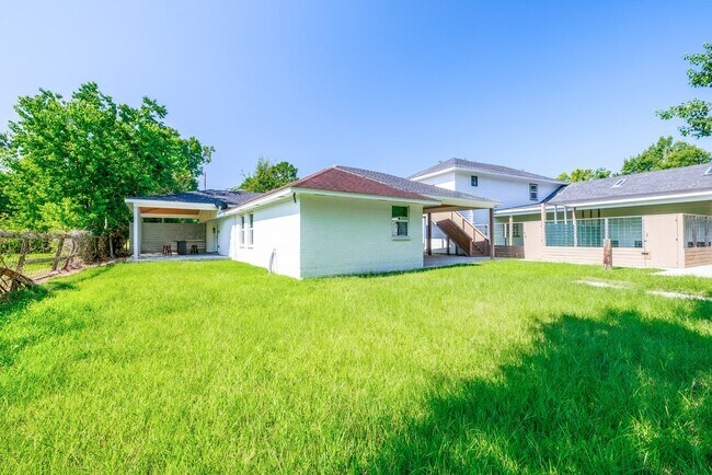 Building Photo - 12826 Hill Dr