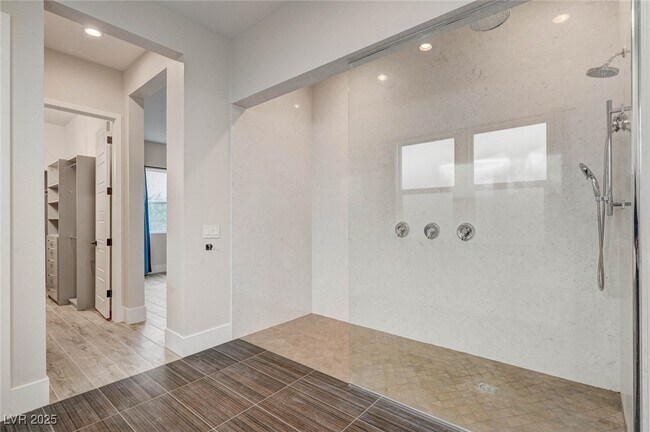 Building Photo - 3395 Stone View Ave