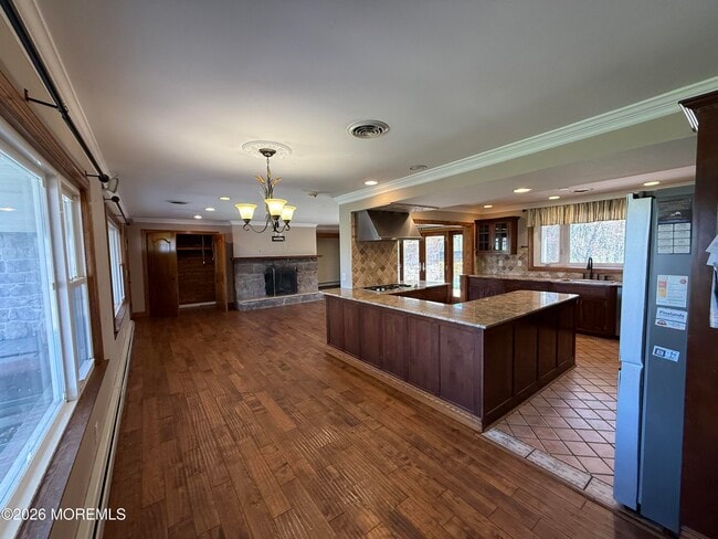 Building Photo - 2360 Monmouth Rd