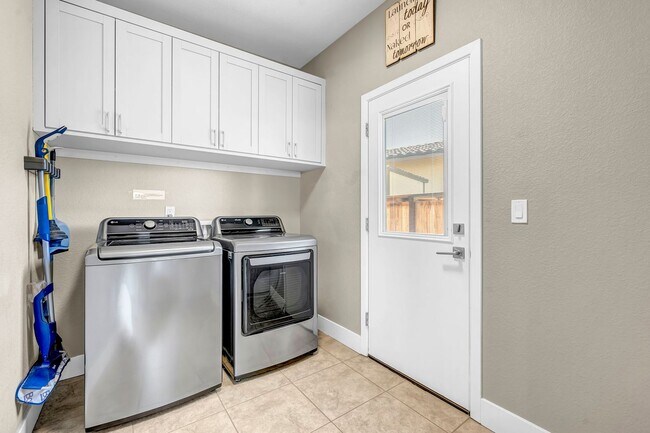 Building Photo - 2722 Mylonite Dr