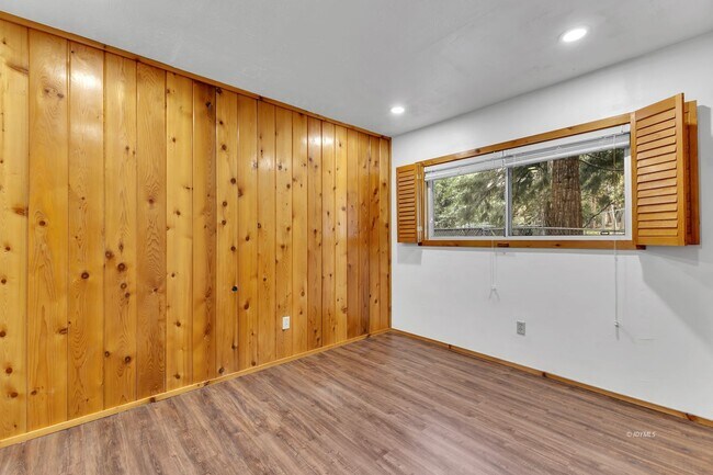 Building Photo - Mountain Lodge Home 1 Mile Away from the C...