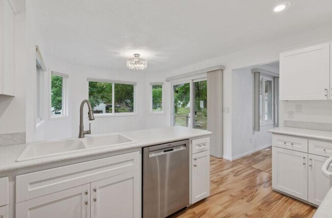 Building Photo - 12824 Eagle Ridge Dr