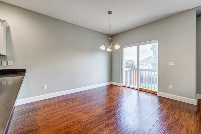Building Photo - 4251 Cresthaven Ln