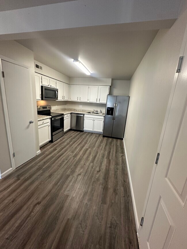 Updated Kitchen with stainless steel appliances - 4300 Arrow Tree Dr