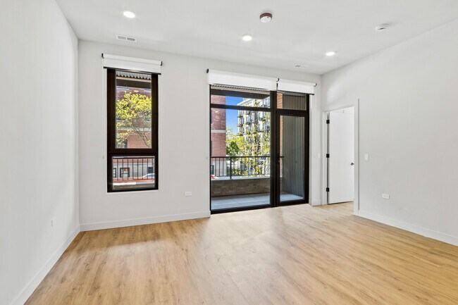 Building Photo - 1550 W Monroe St