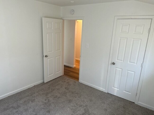 Building Photo - House:  3 Bedroom / 1 Bathroom - North Highlands