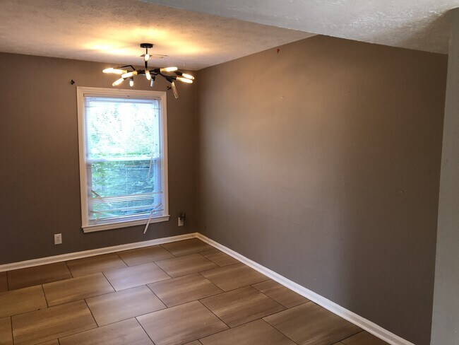 Building Photo - 205 Hedgewood Ct
