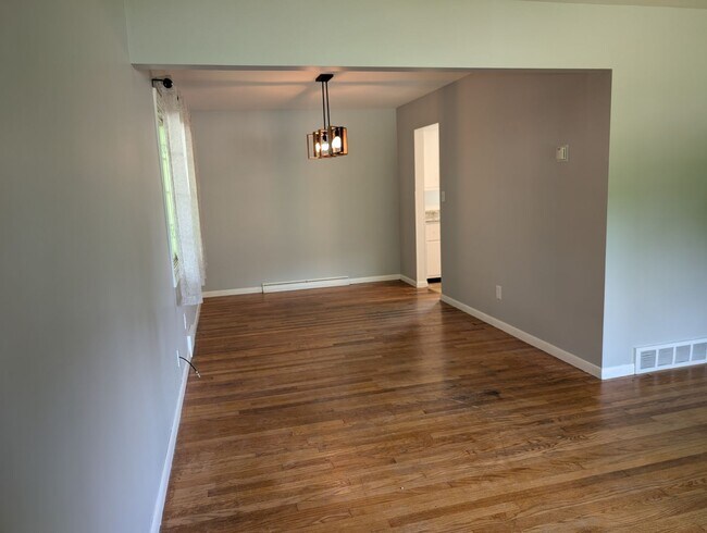 Building Photo - 8983 Highland Dr