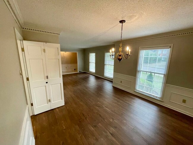 Building Photo - 2420 Stratfield Dr