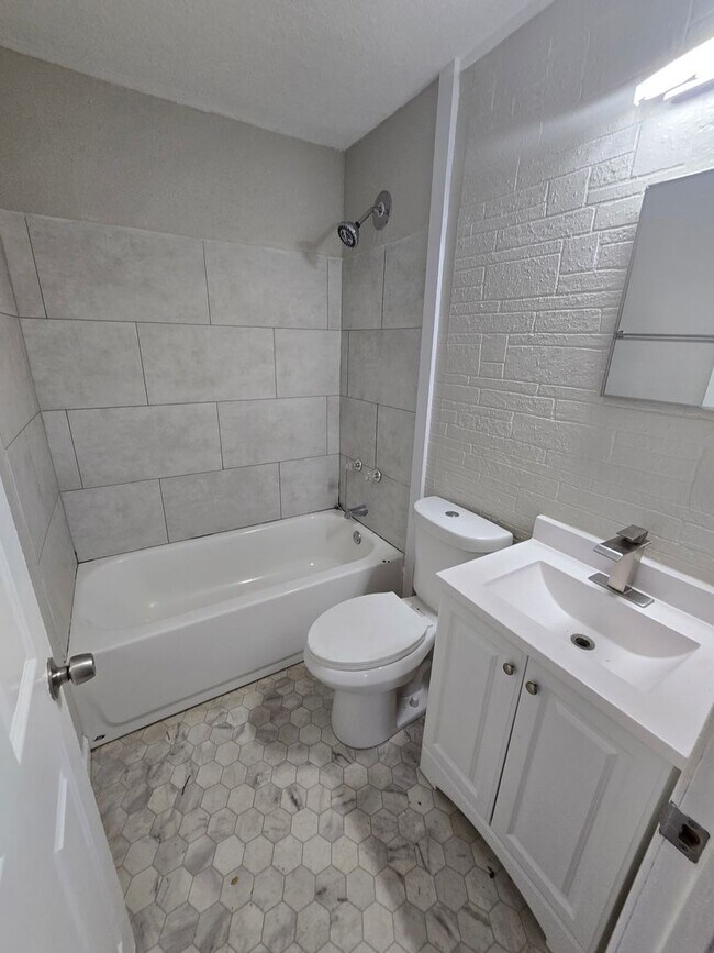 Building Photo - LIMITED TIME**NO APPLICATION FEE**1/2 OFF DEPOSIT**