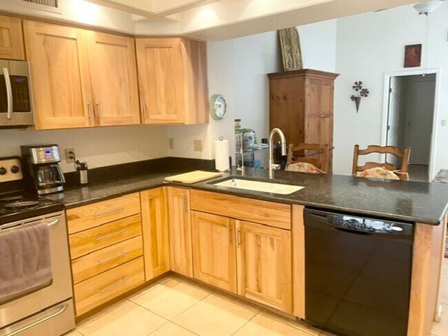 Building Photo - Beautiful home in gated community