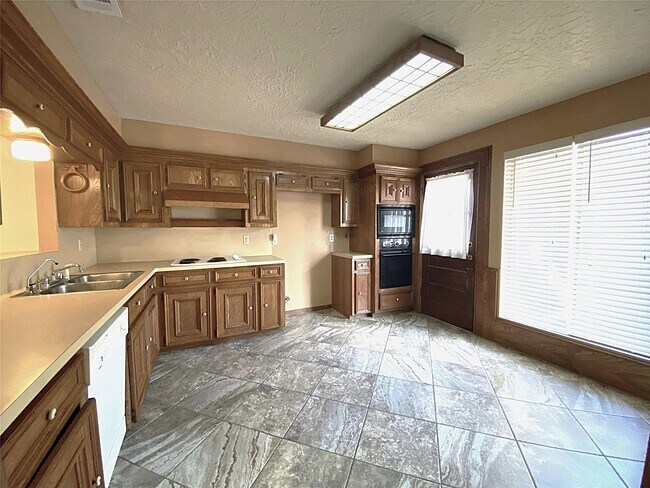 Building Photo - 9515 Hendon Ln