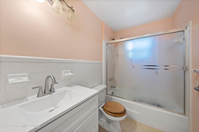 Building Photo - 512 Dolphin St