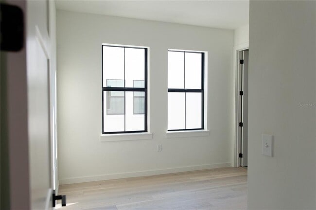 Building Photo - 1218 E Kay St