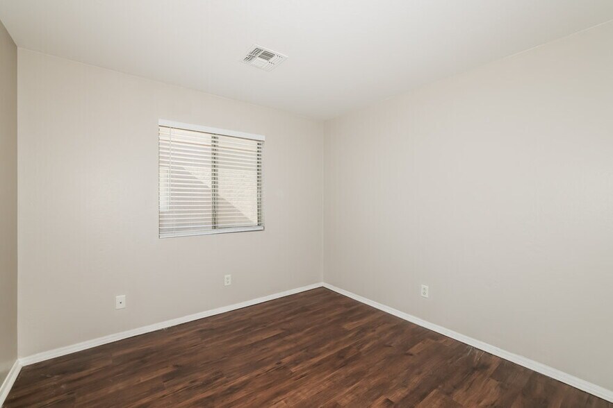 Building Photo - 12817 W Mandalay Ln